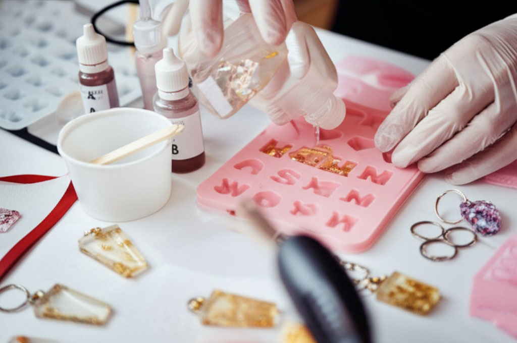 How to Make Custom Resin Keychains?