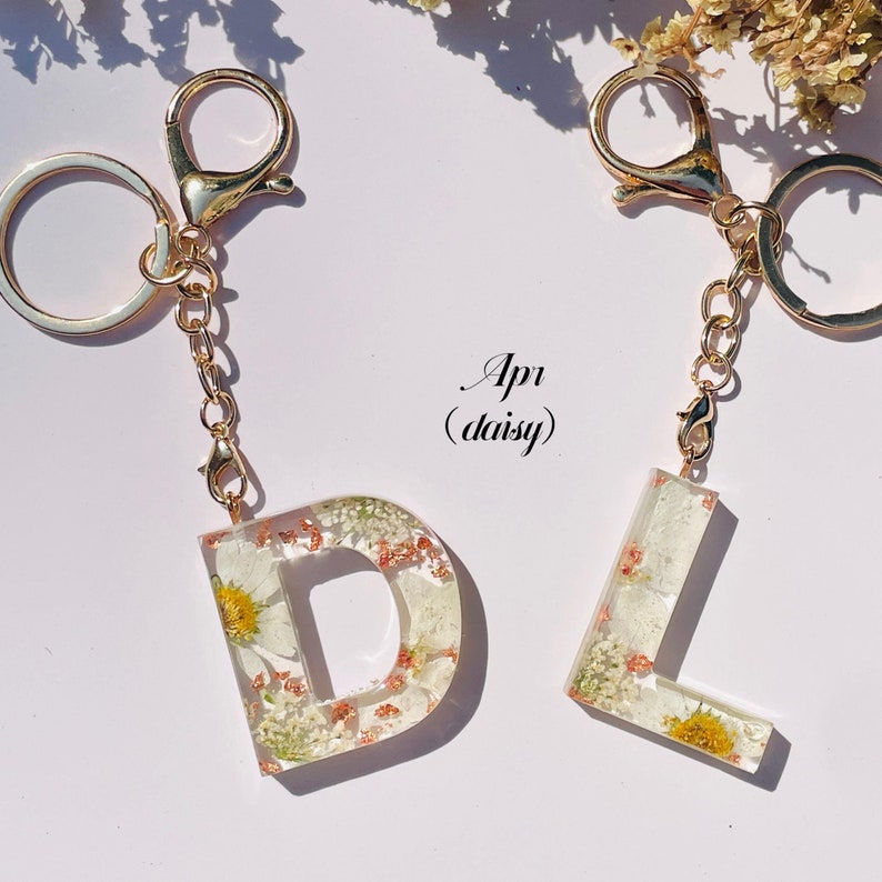 Custom Resin Letter Keyring with Birth Flower – Handmade Gift